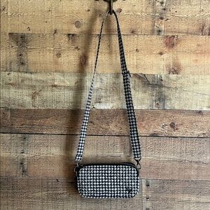 Lug Coupe XL Convertible Crossbody Bag. Houndstooth Pattern Black & White.